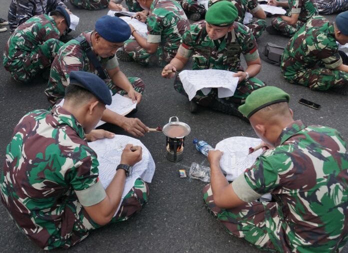 Para TNI Membatik Bersama ( Foto : Pemkot Jogja )